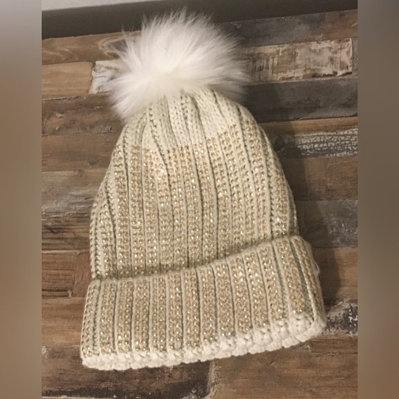 Beanie w/Studs & Fur - Picture 1 of 2